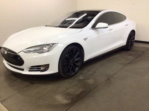 Used 2013 Tesla Model S Performance image 3