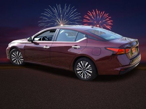 Used 2024 Nissan Altima 2.5 SV FWD image 8