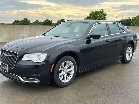 Used 2015 Chrysler 300 Limited RWD image 7