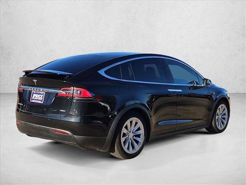 Used 2018 Tesla Model X 75D image 5