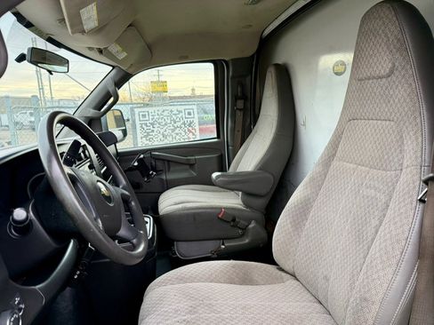 Used 2017 Chevrolet Express 3500 w/ Chrome Appearance Package RWD image 8