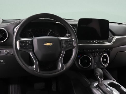 Used 2025 Chevrolet Blazer LT AWD/4WD image 9