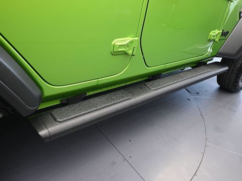 Used 2025 Jeep Wrangler Sport S image 42