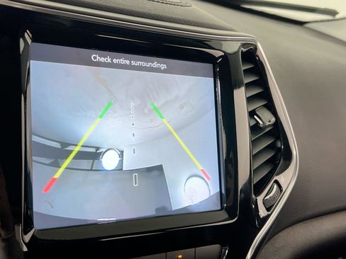 Used 2022 Jeep Cherokee Limited image 13