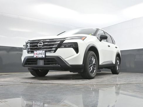 Used 2024 Nissan Rogue S AWD/4WD image 36