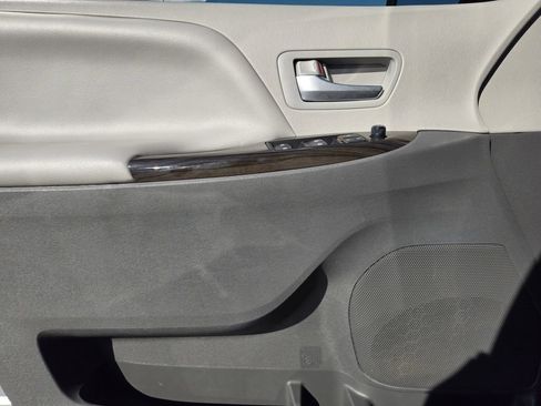 Used 2018 Toyota Sienna XLE Premium image 21