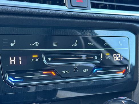 New 2026 Volkswagen Taos SE image 19