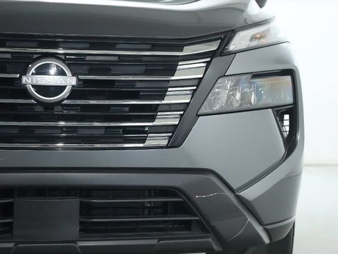 Certified 2025 Nissan Rogue SV FWD image 7