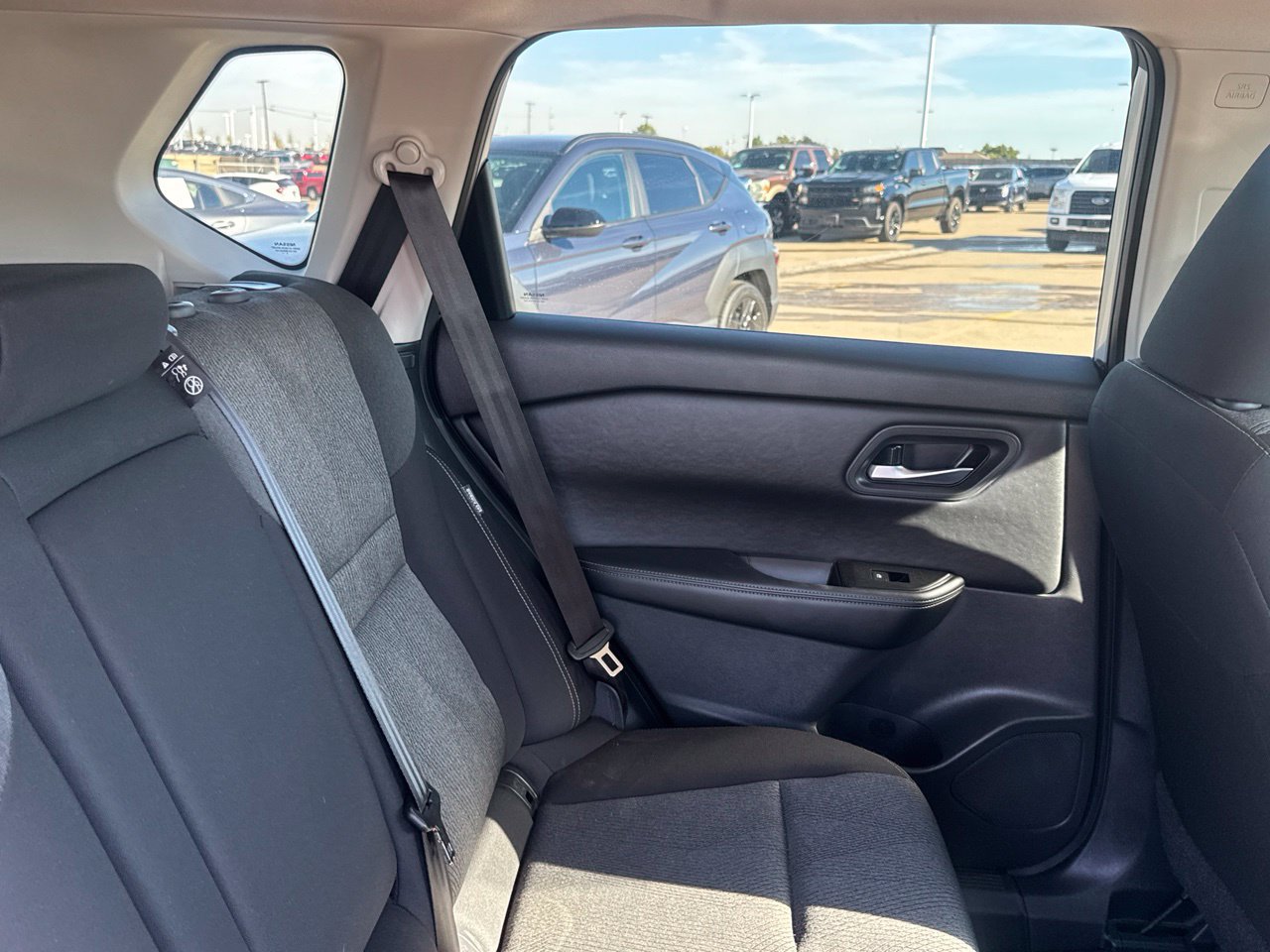 Certified 2025 Nissan Rogue SV FWD image 32