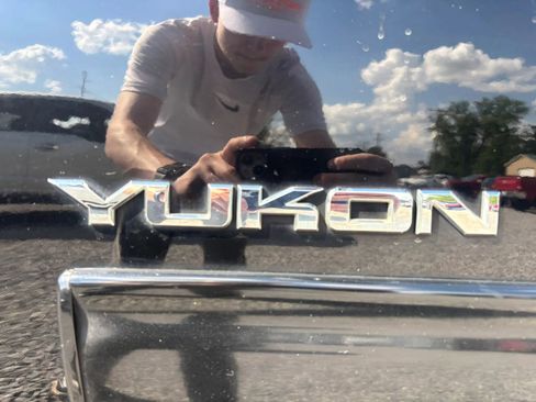 Used 2013 GMC Yukon SLT w/ SLT-2 Equipment Package AWD/4WD image 13