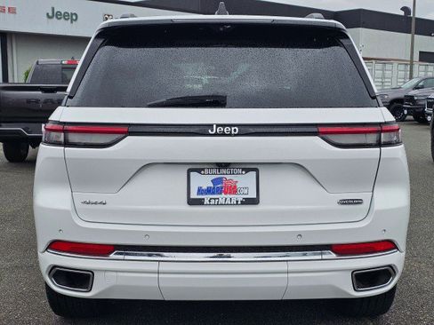 Used 2023 Jeep Grand Cherokee Overland w/ Luxury Tech Group IV AWD/4WD image 4