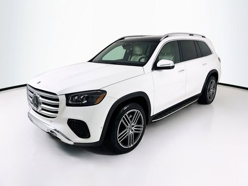 Used 2025 Mercedes-Benz GLS 450 4MATIC image 3