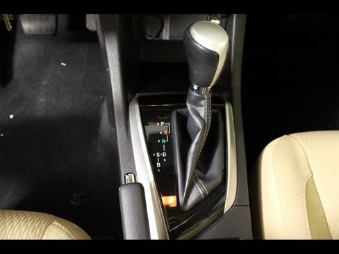 Used 2018 Toyota Corolla LE w/ Carpet Mat Package (TMS) FWD image 25