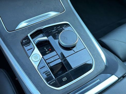 Used 2025 BMW X5 sDrive40i w/ Climate Comfort Package image 19