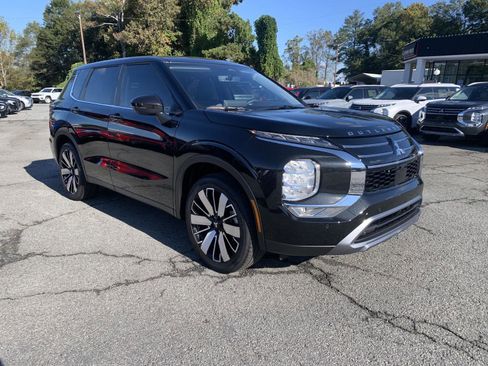 New 2025 Mitsubishi Outlander SE image 1