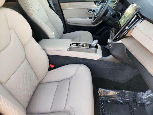 New 2026 Volvo XC90 T8 Plus w/ Protection Package Premier image 4