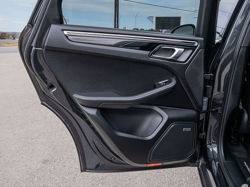 Used 2020 Porsche Macan S image 11