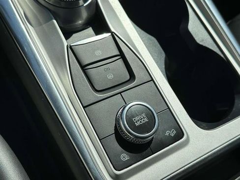 Used 2022 Ford Explorer XLT w/ Equipment Group 202A image 23