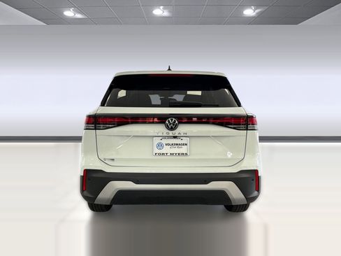 Used 2025 Volkswagen Tiguan S image 10