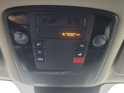 Used 2024 Kia Carnival EX image 34