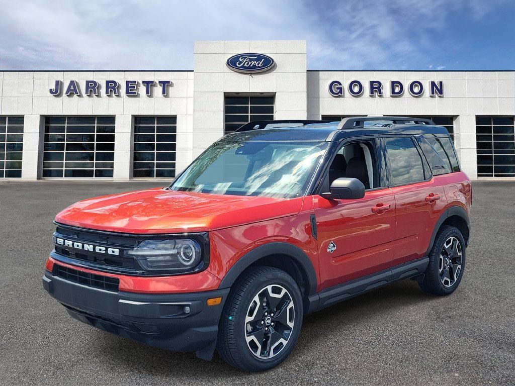 Certified 2022 Ford Bronco Sport Outer Banks w/ Tech Package AWD/4WD image 2