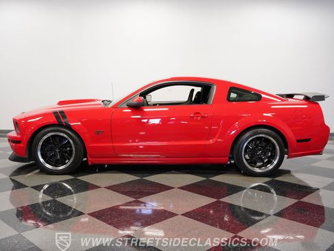 Used 2006 Ford Mustang GT RWD image 8