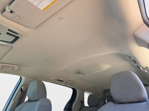 Used 2021 Toyota Sienna LE FWD image 33