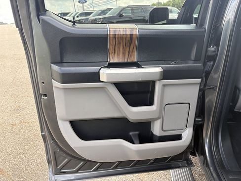 Used 2019 Ford F150 Lariat w/ Equipment Group 502A Luxury AWD/4WD image 15