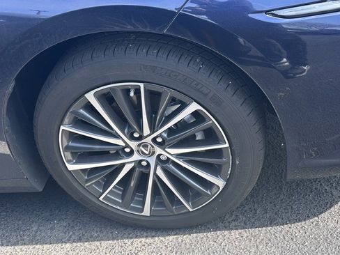 Used 2025 Lexus ES 300h w/ Premium Package image 3