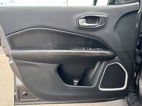 Used 2019 Jeep Compass Limited FWD image 27