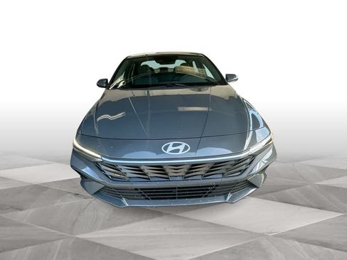 Used 2026 Hyundai Elantra SE FWD image 3