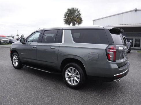 Used 2023 Chevrolet Suburban Premier image 8