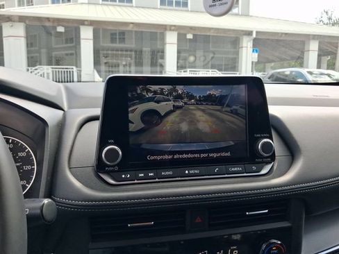 Used 2025 Nissan Rogue SV FWD image 21