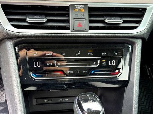 New 2026 Volkswagen Taos SE FWD image 15
