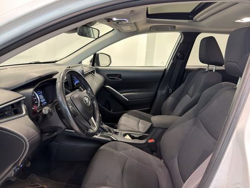Used 2022 Toyota Corolla Cross LE w/ Moonroof Package FWD image 12