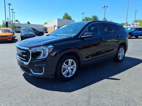 Used 2024 GMC Terrain SLE FWD image 3