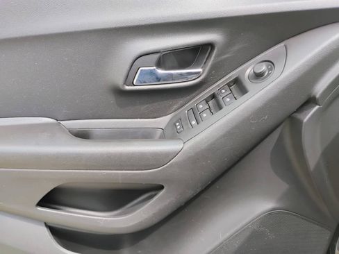 Used 2021 Chevrolet Trax LT w/ Premium Seat Package AWD/4WD image 26