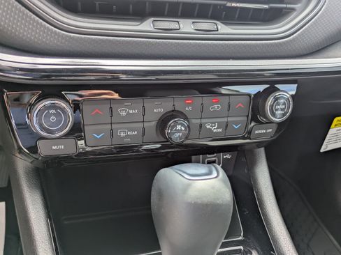 New 2026 Jeep Compass Latitude AWD/4WD image 17