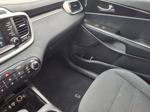 Used 2020 Kia Sorento AWD V6 image 26