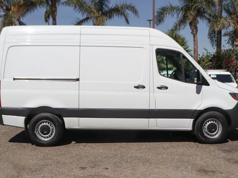 Used 2025 Mercedes-Benz Sprinter 2500 image 11