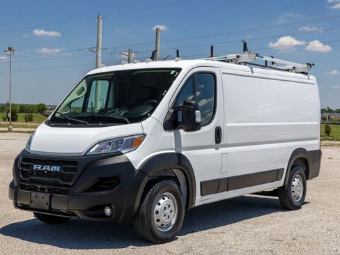 Used 2023 RAM ProMaster 2500 w/ Driver Convenience Group FWD image 3