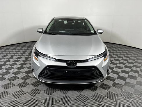 Used 2025 Toyota Corolla LE FWD image 2