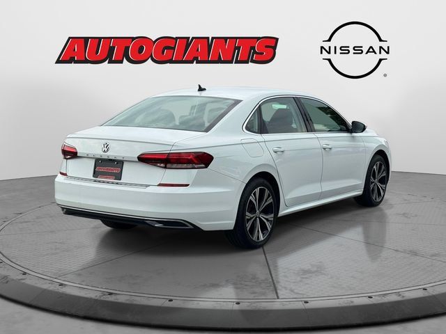Used 2022 Volkswagen Passat 2.0T SE FWD image 2