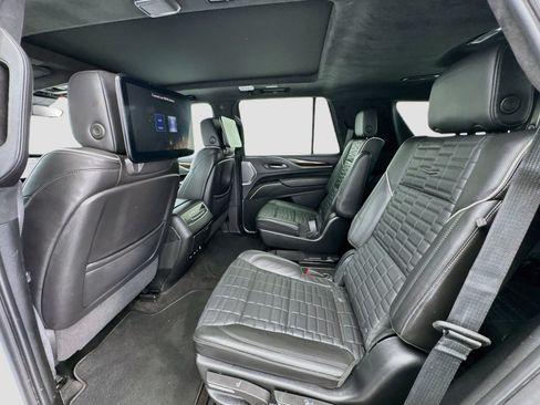 Used 2023 Cadillac Escalade Sport Platinum w/ LPO, ONYX Package AWD/4WD image 16
