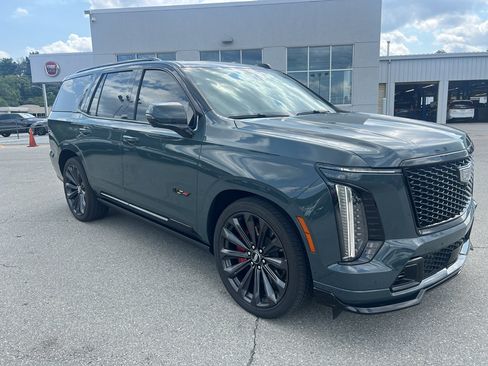 Used 2025 Cadillac Escalade V AWD/4WD image 12