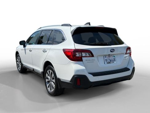 Used 2018 Subaru Outback 2.5i Touring w/ Popular Package #3 AWD/4WD image 3