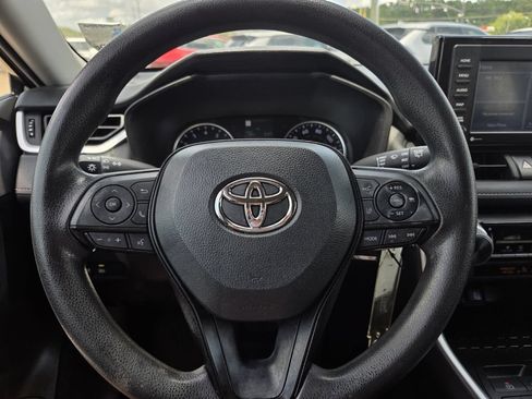 Used 2022 Toyota RAV4 LE FWD image 20