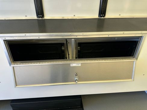 Used 2025 Ford E-450 and Econoline 450 Super Duty w/ Driver's Safety Package image 8