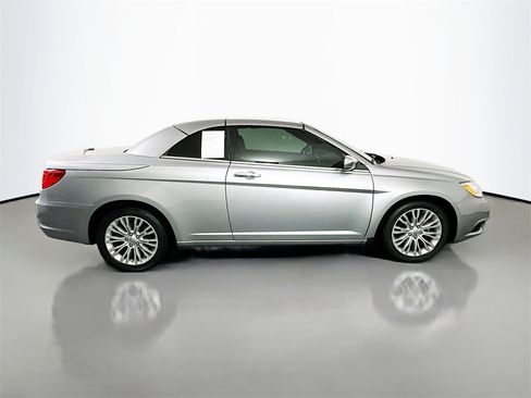 Used 2013 Chrysler 200 Limited image 8