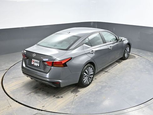 Used 2025 Nissan Altima 2.5 SV FWD image 24